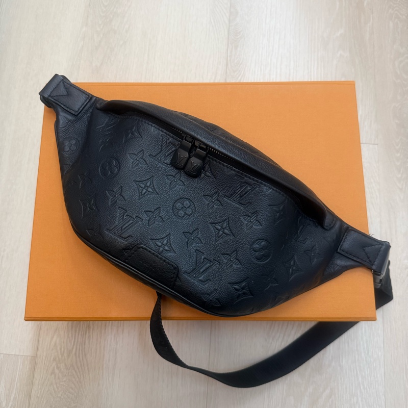 Louis Vuitton Discovery PM 壓紋款腰包 M46036-5