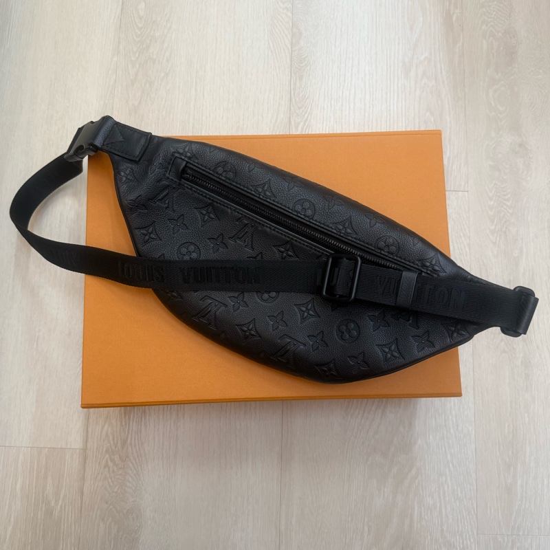 Louis Vuitton Discovery PM 壓紋款腰包 M46036-6