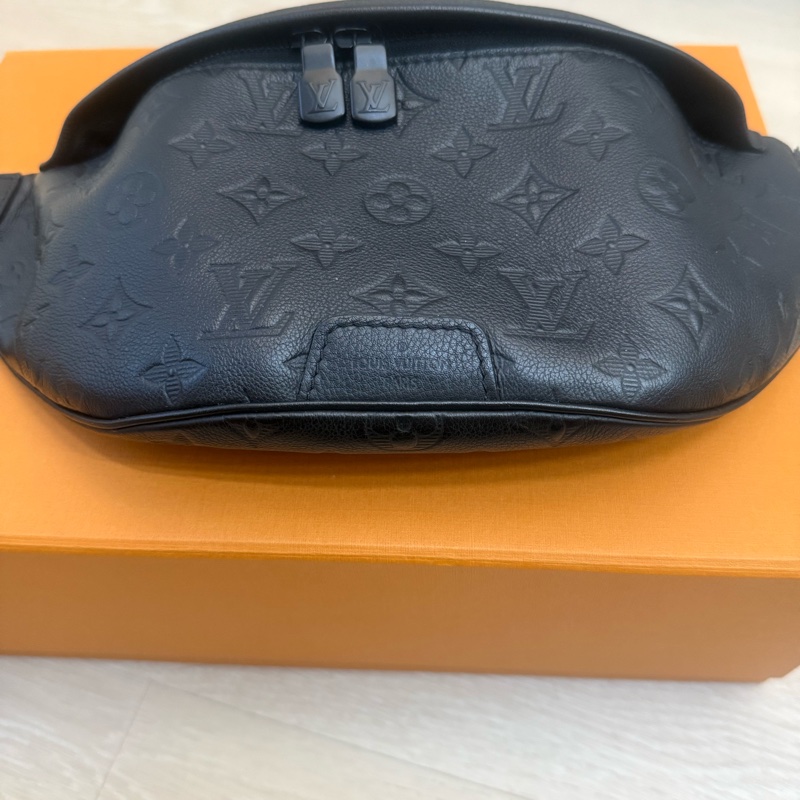 Louis Vuitton Discovery PM 壓紋款腰包 M46036-7