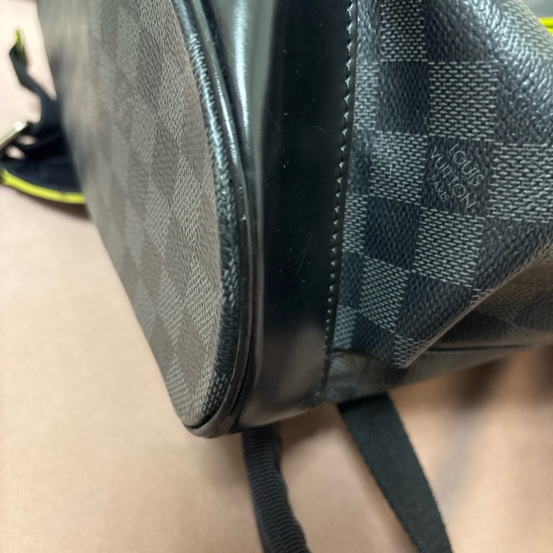 Louis Vuitton Christopher PM Damier Graphite 綠邊季節款 LV 男後背包-14