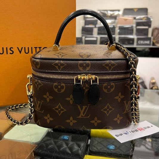 東區正精品㊣LOUIS VUITTON LV VANITY M45165字紋雙色拉鍊皮穿鍊金鍊化妝箱包兩用包斜背包 RZ6309-0