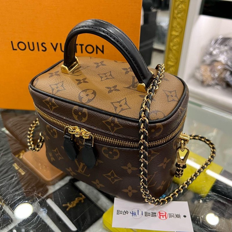 東區正精品㊣LOUIS VUITTON LV VANITY M45165字紋雙色拉鍊皮穿鍊金鍊化妝箱包兩用包斜背包 RZ6309-1