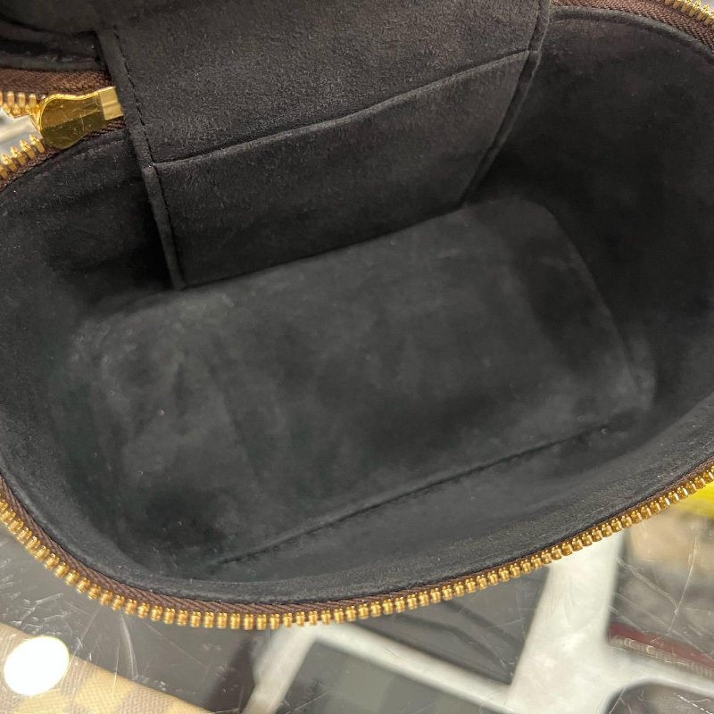 東區正精品㊣LOUIS VUITTON LV VANITY M45165字紋雙色拉鍊皮穿鍊金鍊化妝箱包兩用包斜背包 RZ6309-2