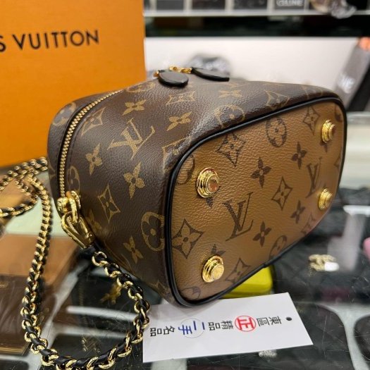 東區正精品㊣LOUIS VUITTON LV VANITY M45165字紋雙色拉鍊皮穿鍊金鍊化妝箱包兩用包斜背包 RZ6309-4