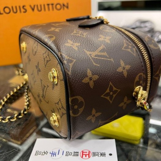 東區正精品㊣LOUIS VUITTON LV VANITY M45165字紋雙色拉鍊皮穿鍊金鍊化妝箱包兩用包斜背包 RZ6309-5