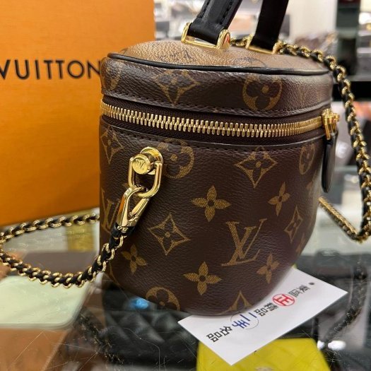 東區正精品㊣LOUIS VUITTON LV VANITY M45165字紋雙色拉鍊皮穿鍊金鍊化妝箱包兩用包斜背包 RZ6309-8