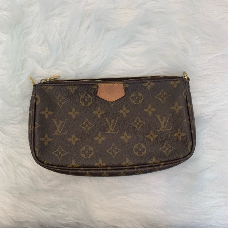 LV老花五合一金扣手挽肩背棕色包-3