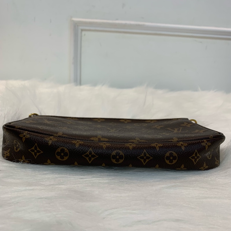 LV老花五合一金扣手挽肩背棕色包-5