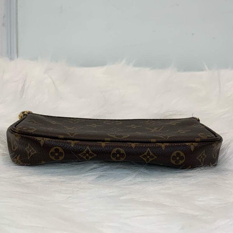 LV老花五合一金扣手挽肩背棕色包-6