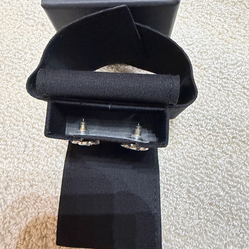 Chanel 香奈兒 經典雙C銀色水鑽耳環-2