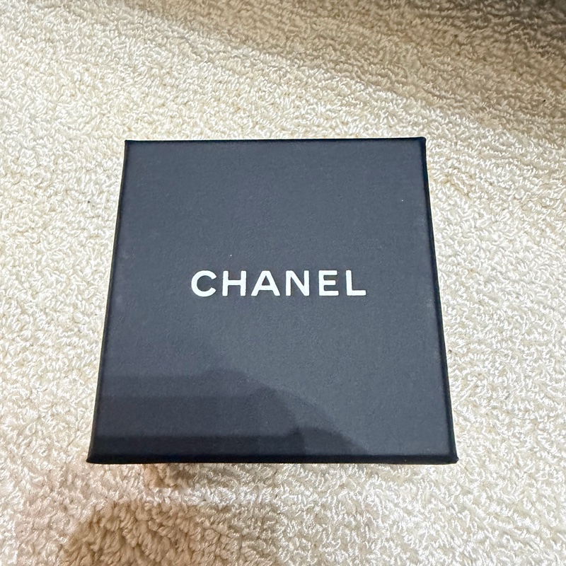 Chanel 香奈兒 經典雙C銀色水鑽耳環-4