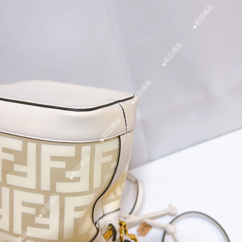 莉亞精品♡ Fendi 白老花水桶包二手美包-7
