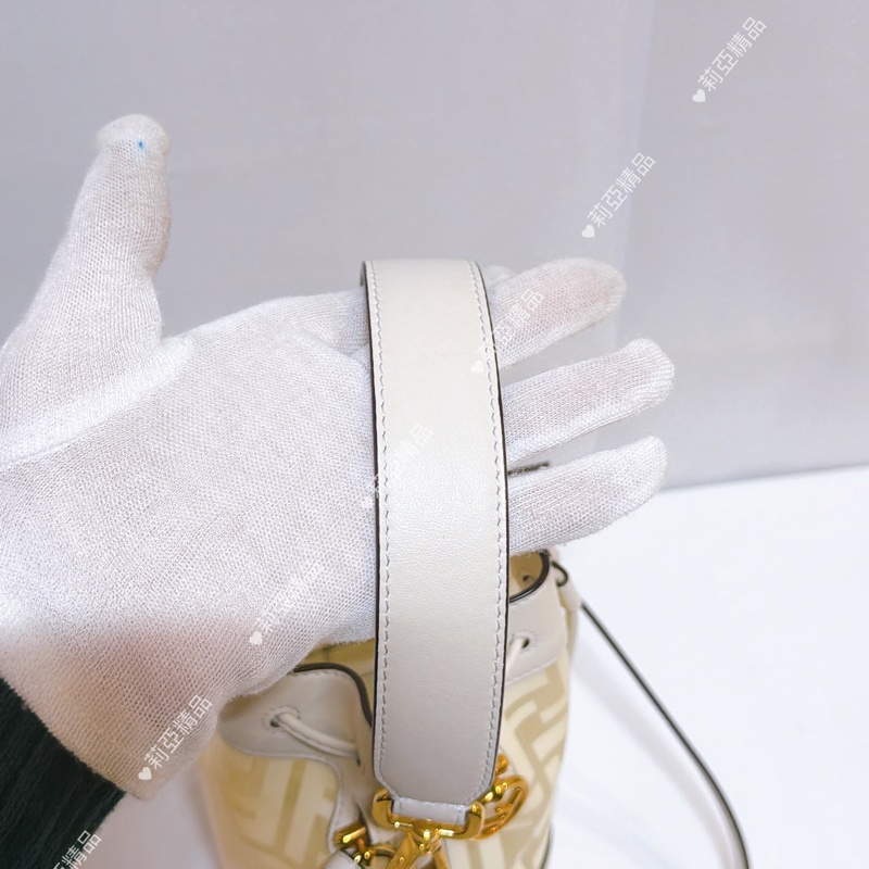 莉亞精品♡ Fendi 白老花水桶包二手美包-10