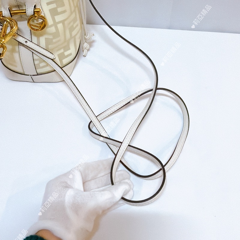 莉亞精品♡ Fendi 白老花水桶包二手美包-11