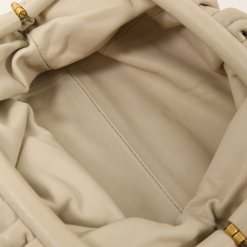 BOTTEGA VENETA 牛皮皮革The Mini Pouch金扣肩背袋-4