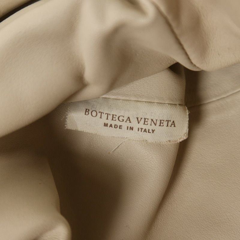 BOTTEGA VENETA 牛皮皮革The Mini Pouch金扣肩背袋-6