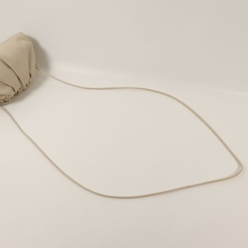 BOTTEGA VENETA 牛皮皮革The Mini Pouch金扣肩背袋-8