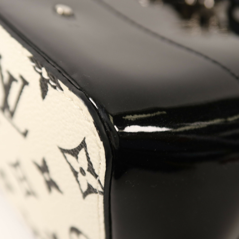 LOUIS VUITTON 漆皮皮革/Monogram Mini Hot Springs銀扣背包-11