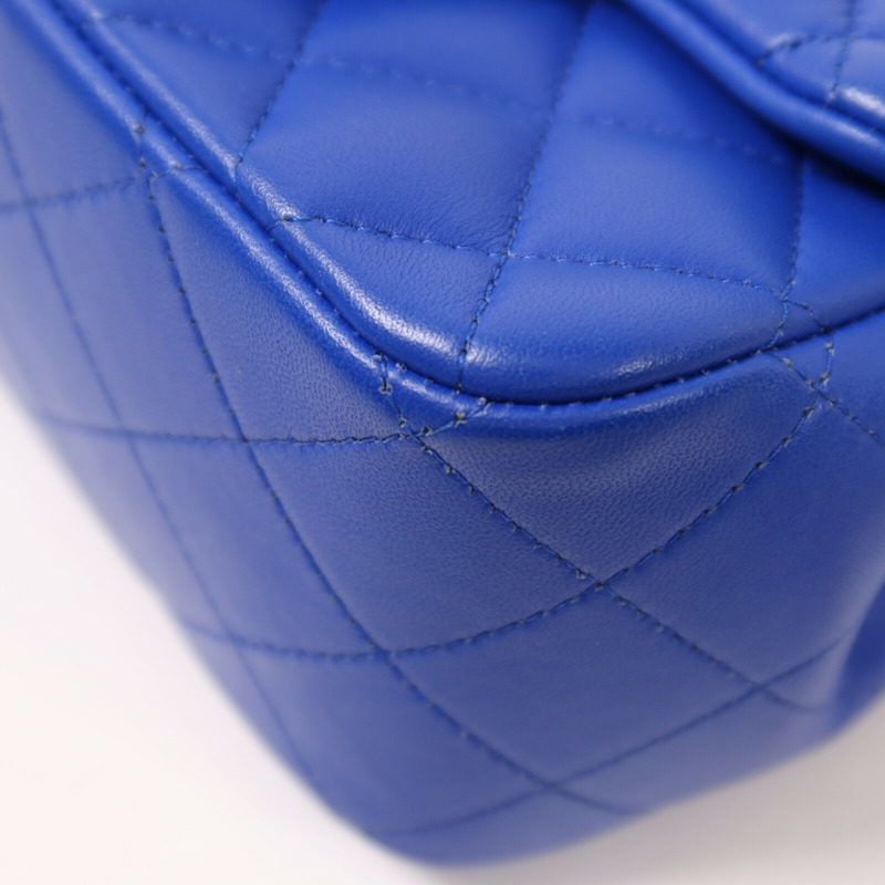 CHANEL 羊皮皮革Mini Classic 17金扣鏈帶肩背袋-12