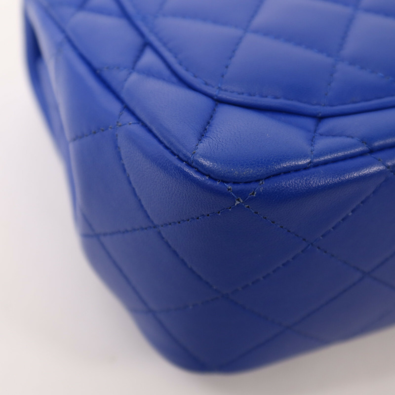 CHANEL 羊皮皮革Mini Classic 17金扣鏈帶肩背袋-13