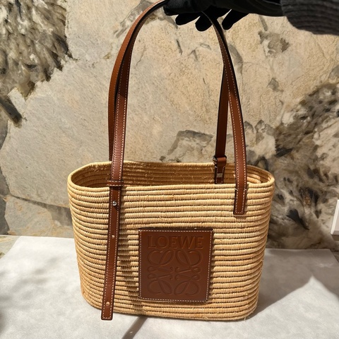 Loewe棕色邊方型竹編包