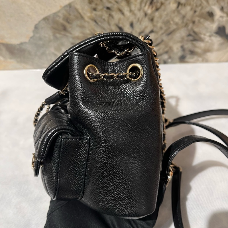 Chanel黑荔枝牛皮釦迷你DUMA後背包-2