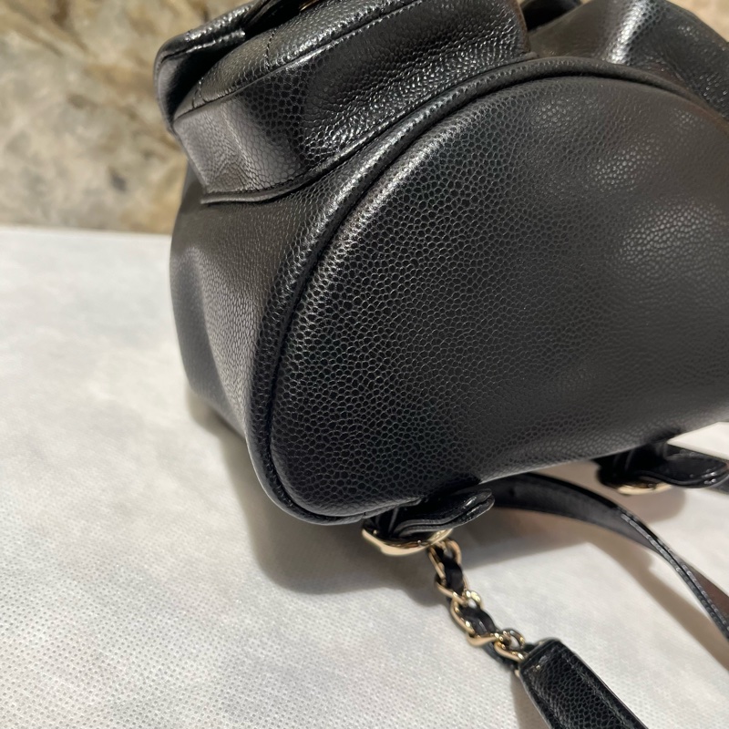 Chanel黑荔枝牛皮釦迷你DUMA後背包-5