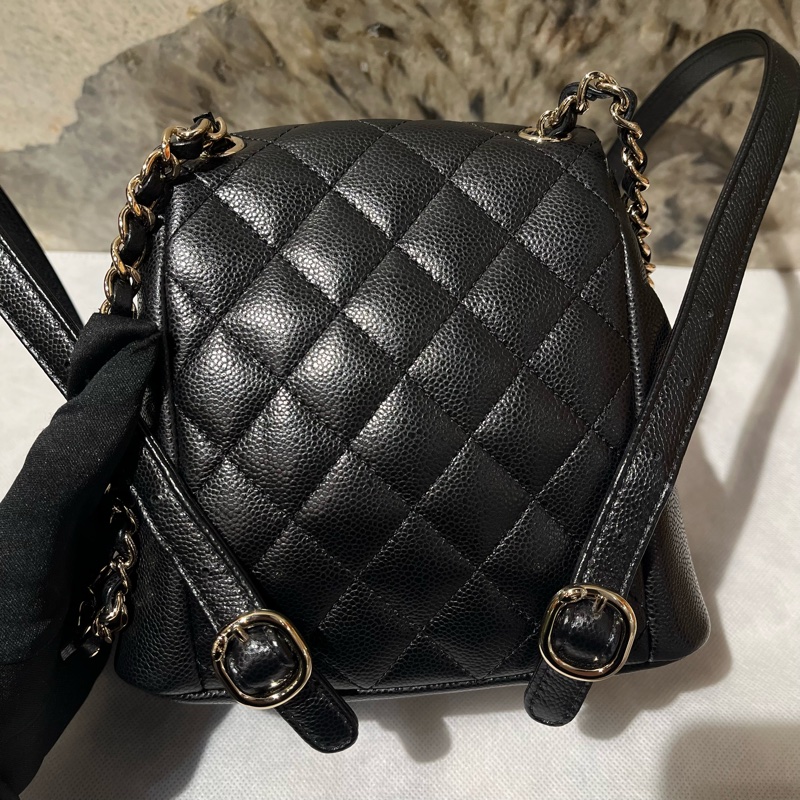 Chanel黑荔枝牛皮釦迷你DUMA後背包-6