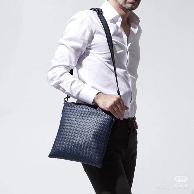 莉亞精品♡ BV 小編織深藍拉鍊斜背包 二手-1