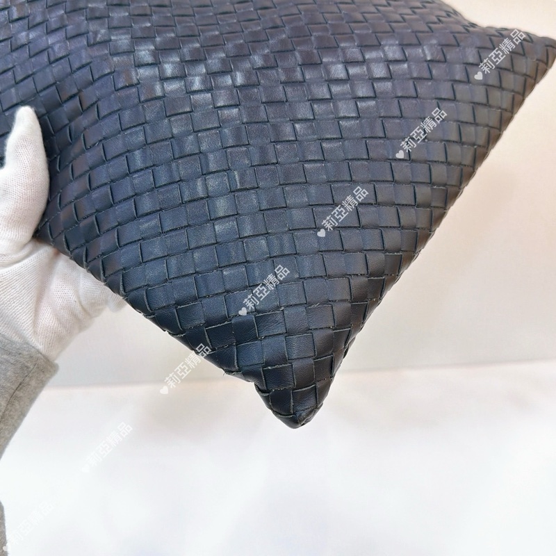 莉亞精品♡ BV 小編織深藍拉鍊斜背包 二手-10