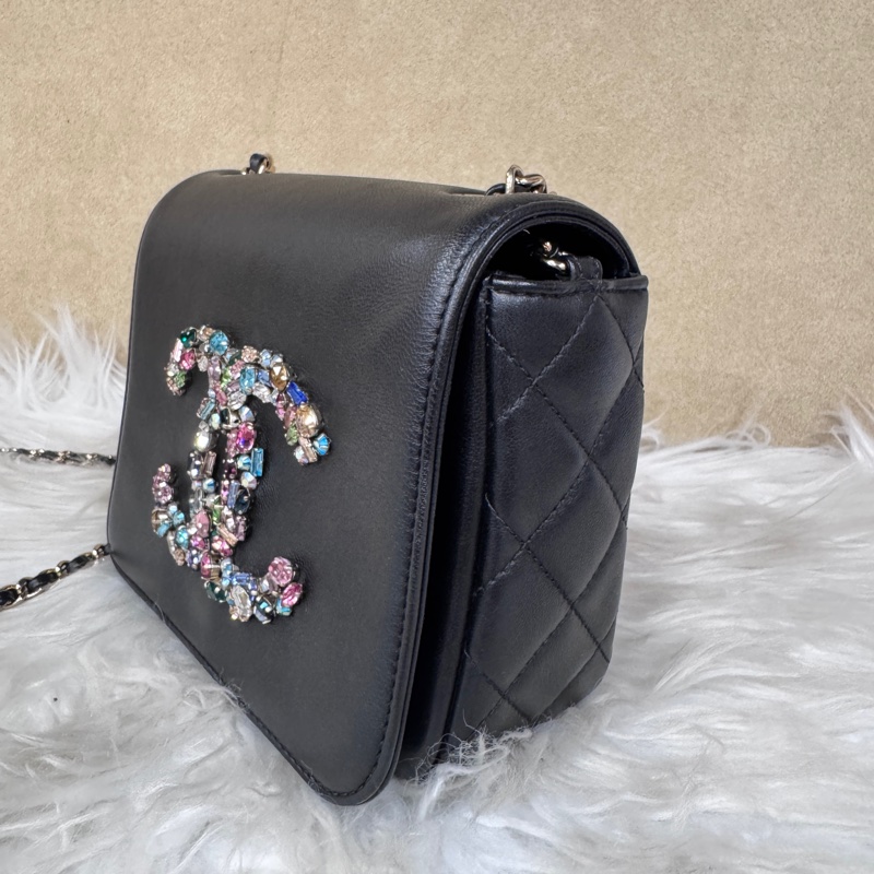 ［ 少量款 ］Chanel 21C 寶石水晶雙C方胖-3