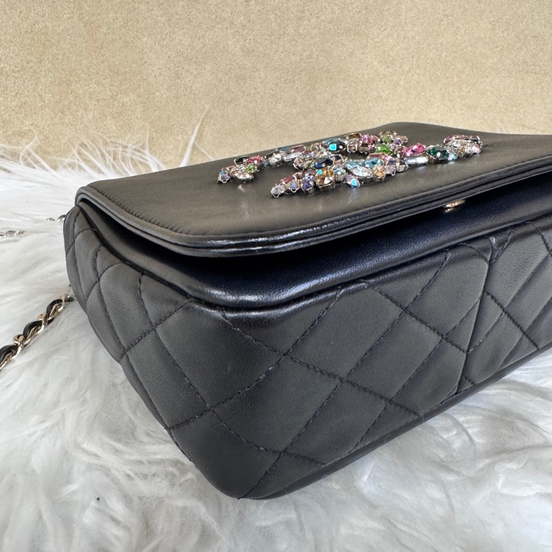 ［ 少量款 ］Chanel 21C 寶石水晶雙C方胖-5