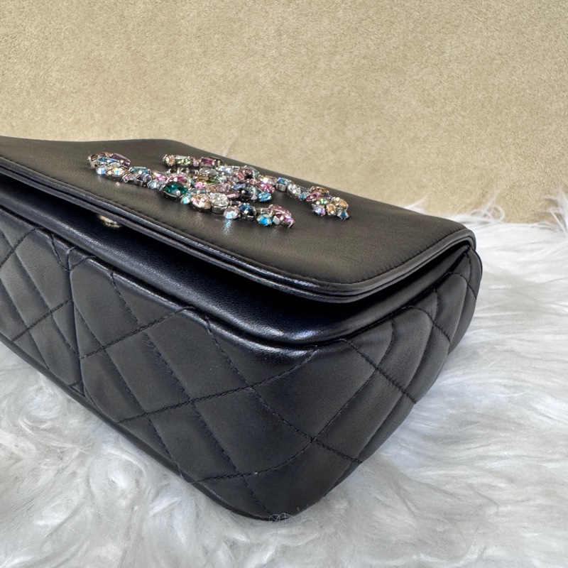 ［ 少量款 ］Chanel 21C 寶石水晶雙C方胖-6
