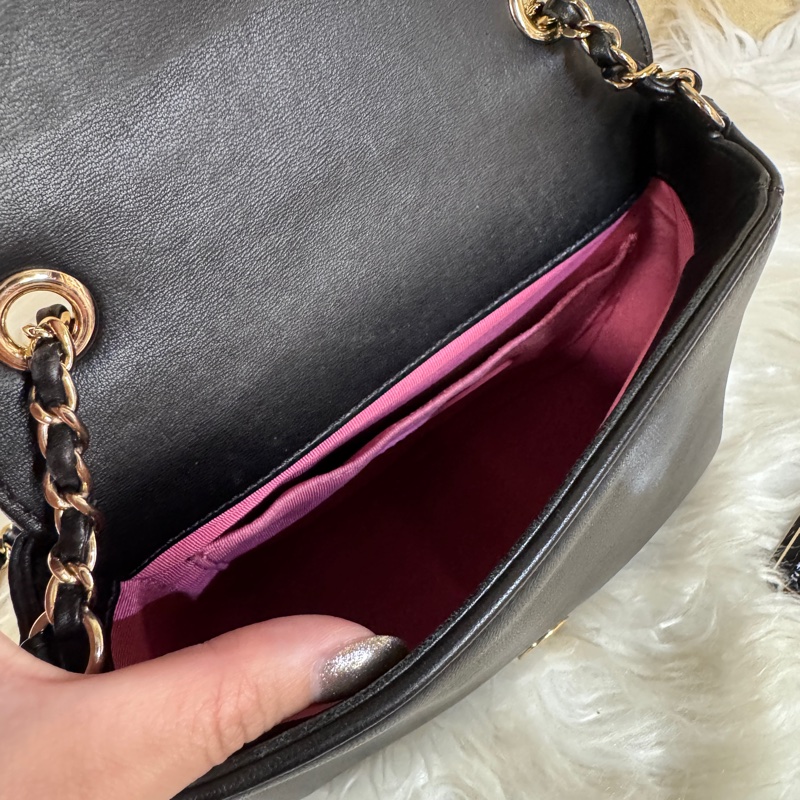 ［ 少量款 ］Chanel 21C 寶石水晶雙C方胖-10