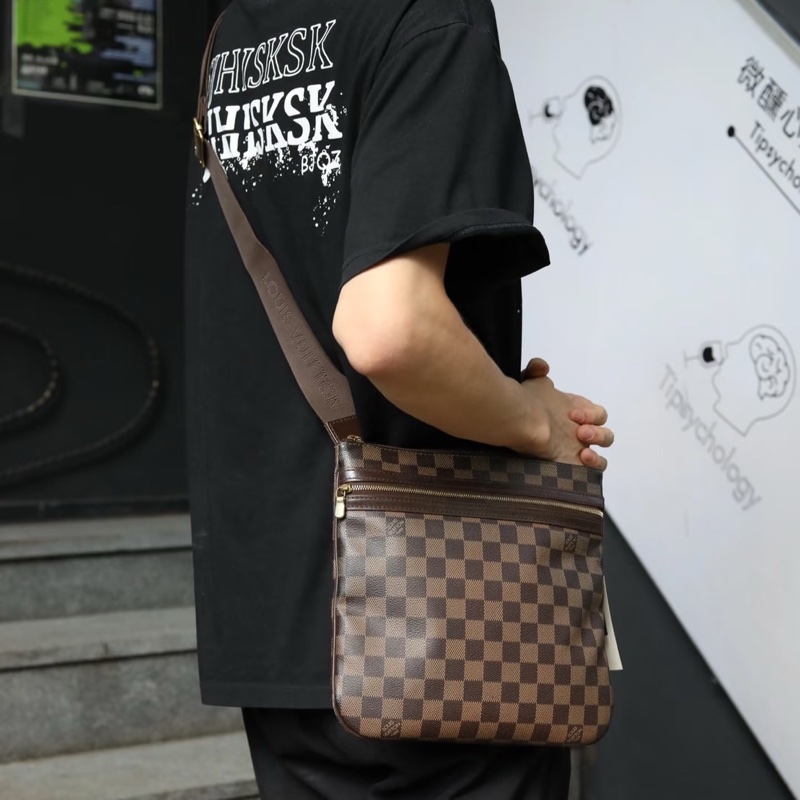 莉亞精品♡ LV N51111 棋盤格拉鍊斜背包 二手-1