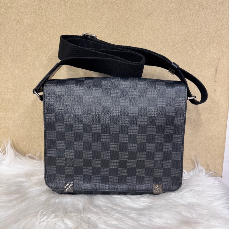 LV Distirct 黑灰格斜背包-0