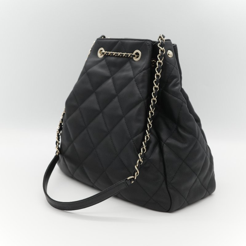 (超級新♥️閒置品)Chanel 香奈兒 黑色 菱格紋 山羊皮 皮穿練 鏈條 束口包 水桶包 斜挎包 AS1699-3