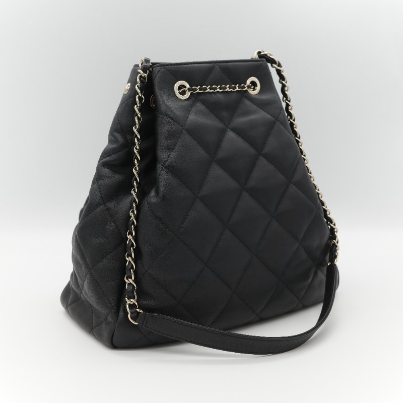 (超級新♥️閒置品)Chanel 香奈兒 黑色 菱格紋 山羊皮 皮穿練 鏈條 束口包 水桶包 斜挎包 AS1699-4