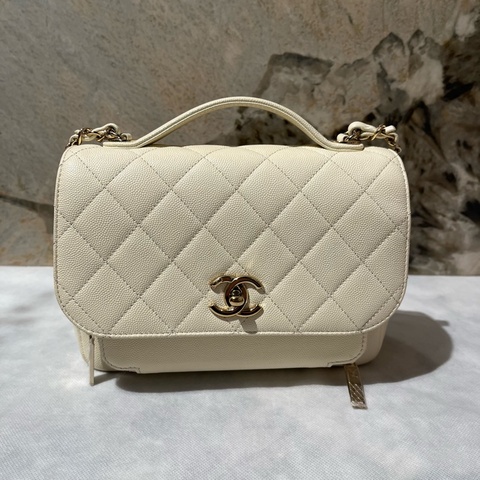 Chanel象牙白荔枝牛淡金釦郵差包