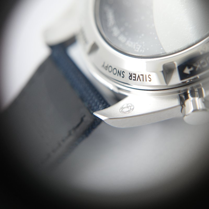 Omega 歐米茄 Speedmaster 超霸「史努比銀質獎」50 週年紀念版 銀白色 腕錶-11