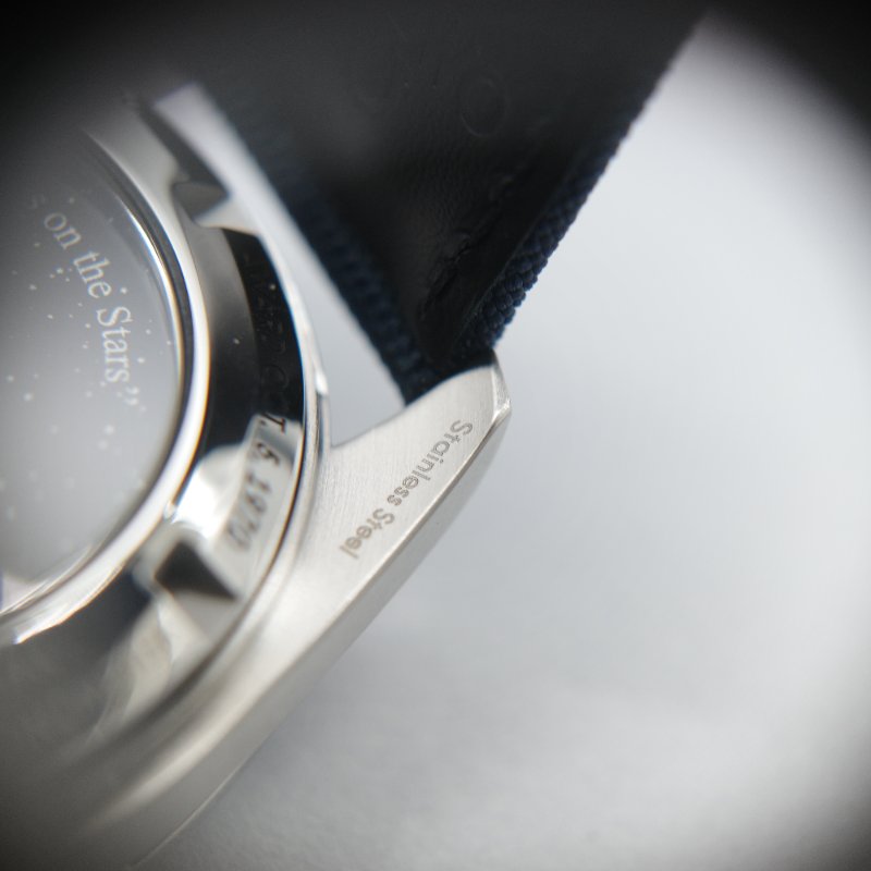 Omega 歐米茄 Speedmaster 超霸「史努比銀質獎」50 週年紀念版 銀白色 腕錶-16