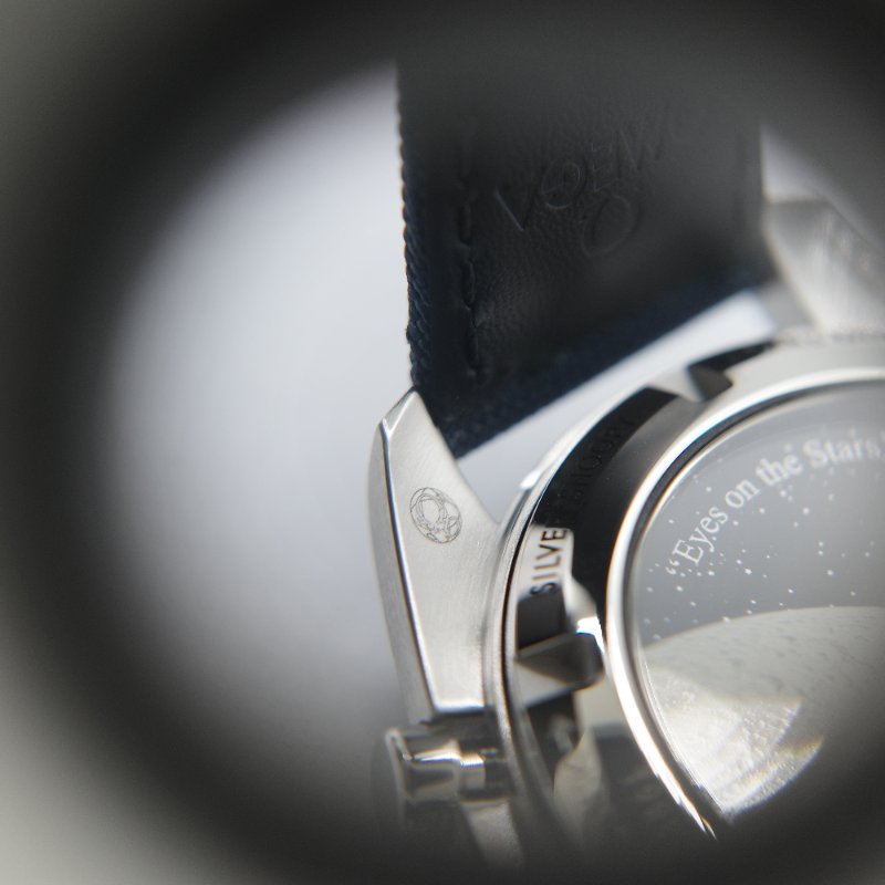 Omega 歐米茄 Speedmaster 超霸「史努比銀質獎」50 週年紀念版 銀白色 腕錶-17