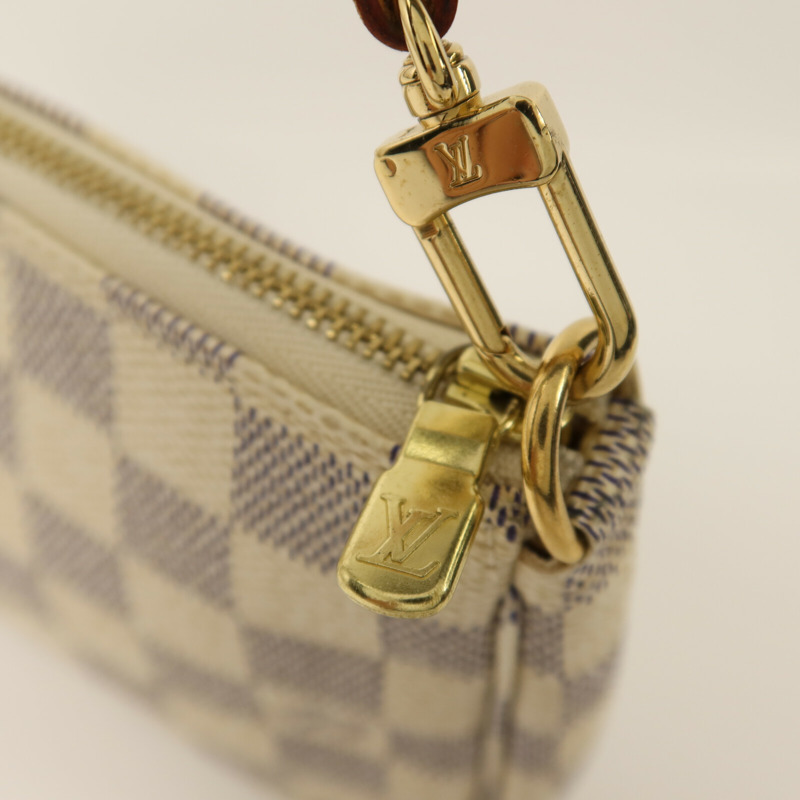 LOUIS VUITTON Damier Azur Pochette Accessories金扣手挽袋-8