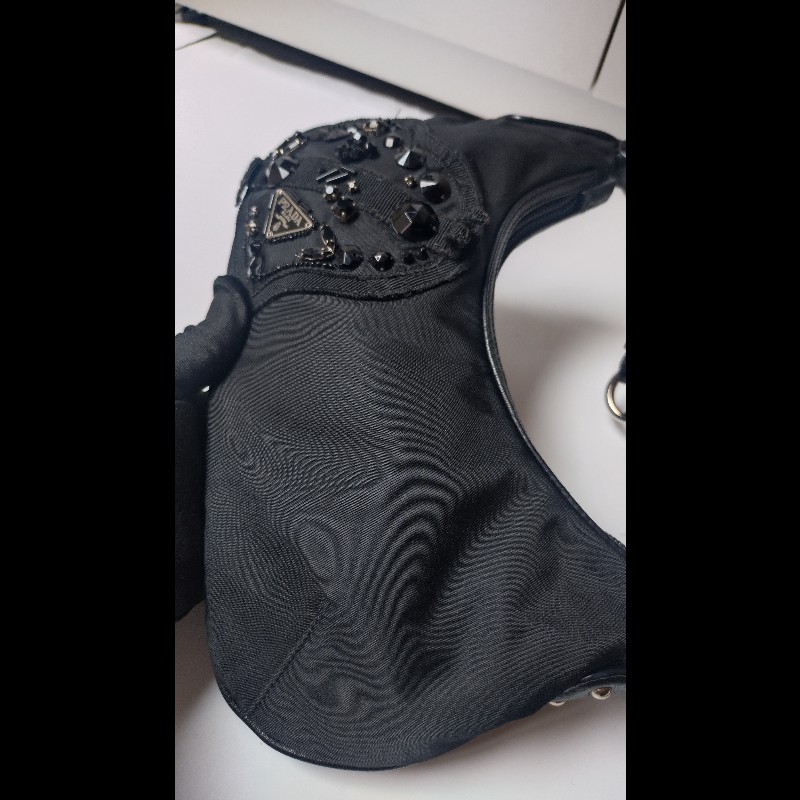 Prada 黑帆布水鑽愛心腋下包-6