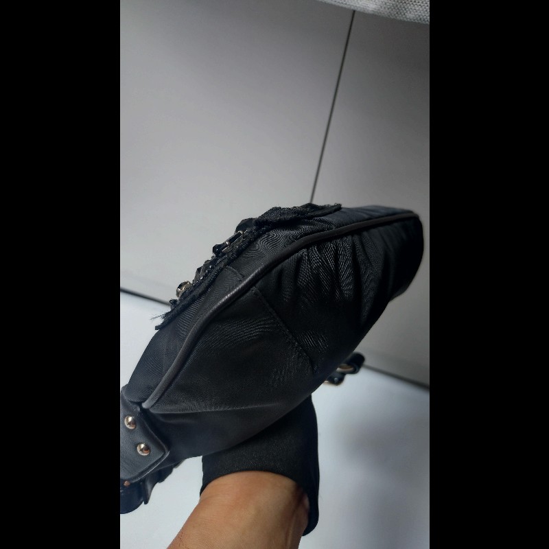 Prada 黑帆布水鑽愛心腋下包-13