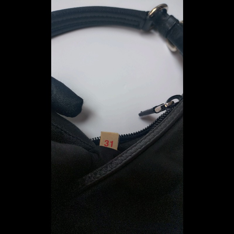 Prada 黑帆布水鑽愛心腋下包-18