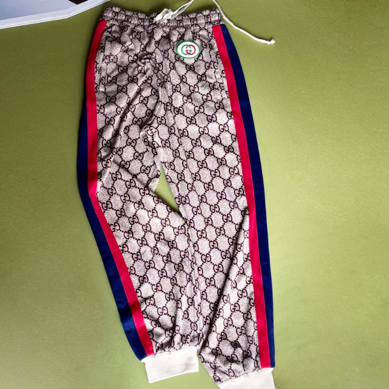 專櫃新款 ::GUCCI:: GG Supreme Print Jogging Pant 烏木色滿版雙G 經典紅藍綠邊 抽繩縮口長褲-1