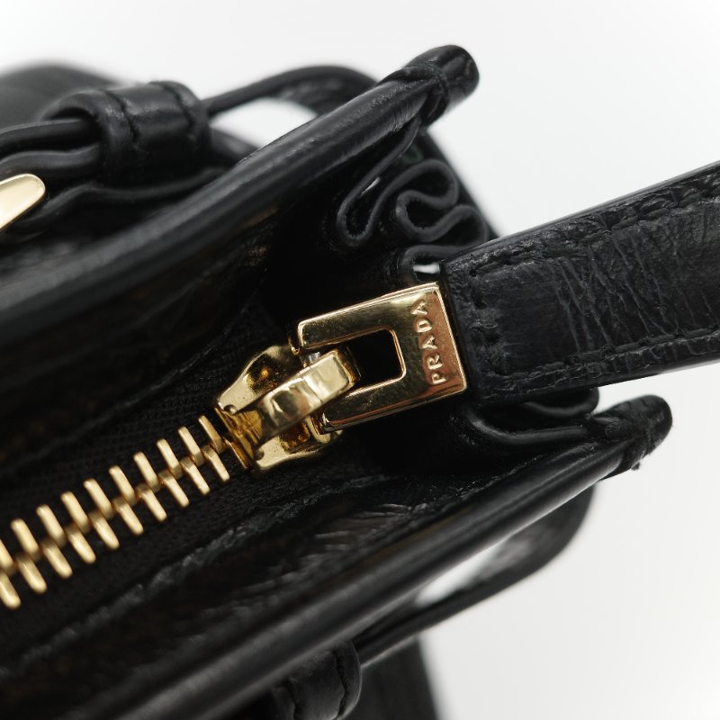 (25 年秋冬新款♥️閒置品)Prada 普拉達 Bonnie 中號 黑色皺褶 漆皮牛皮 托特包|專櫃 16 萬-11