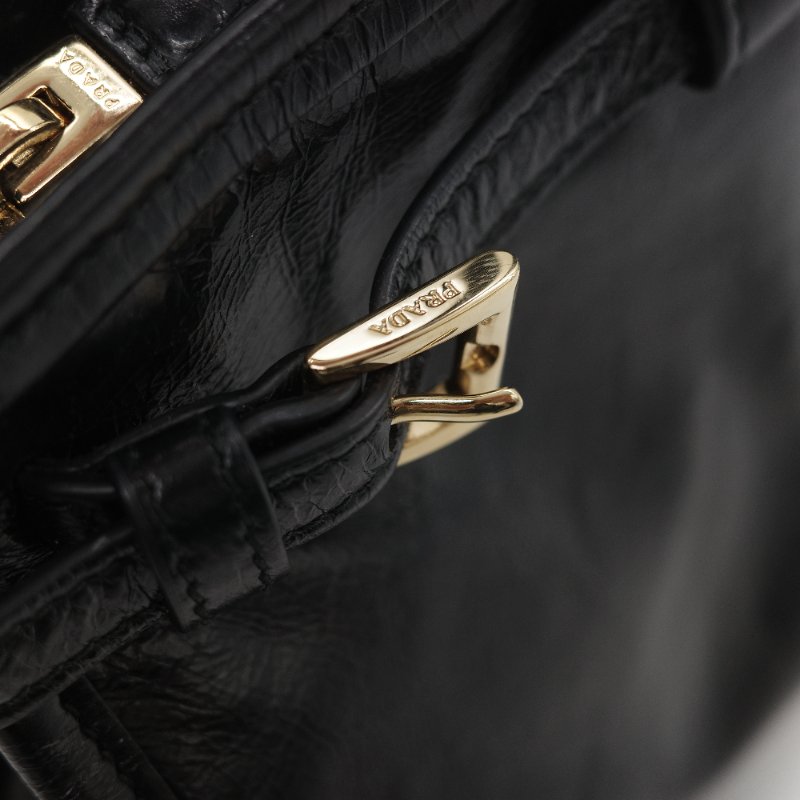 (25 年秋冬新款♥️閒置品)Prada 普拉達 Bonnie 中號 黑色皺褶 漆皮牛皮 托特包|專櫃 16 萬-17