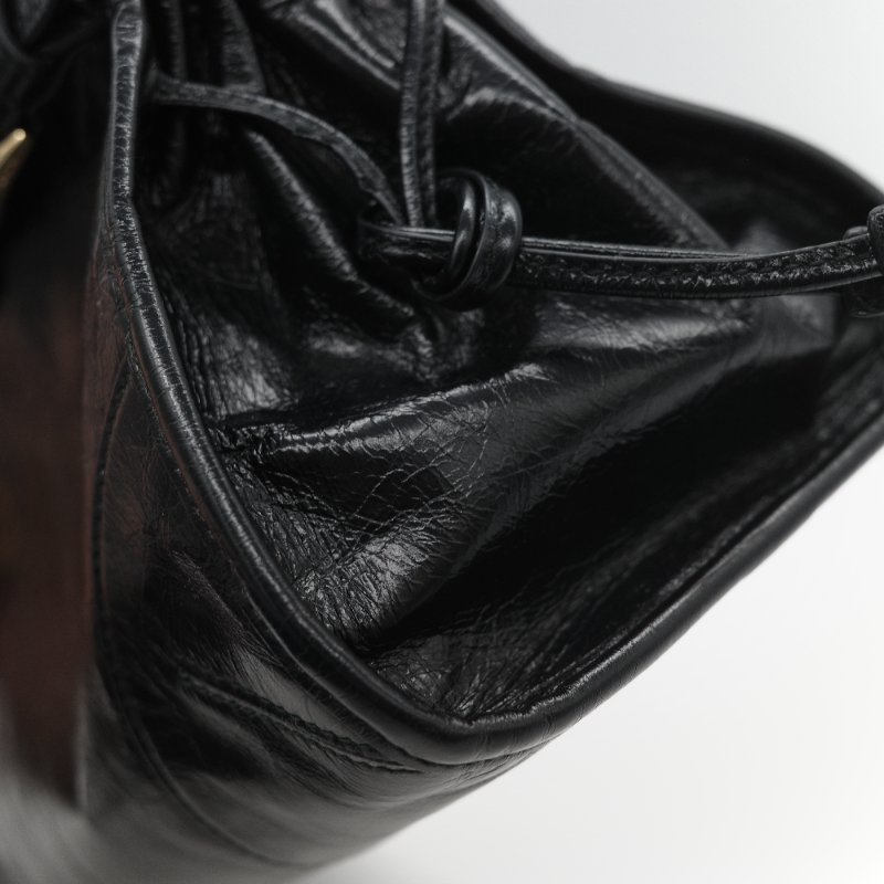 (25 年秋冬新款♥️閒置品)Prada 普拉達 Bonnie 中號 黑色皺褶 漆皮牛皮 托特包|專櫃 16 萬-21